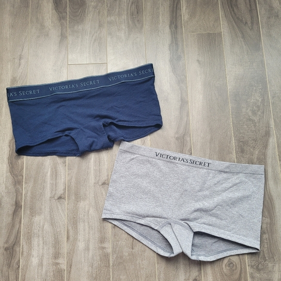 Bundle of 2 Victoria's Secret boyshorts - Picture 1 of 3